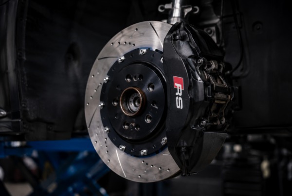 Remplacement des disques et plaquettes de frein à Sorgues ALV Autosport.
